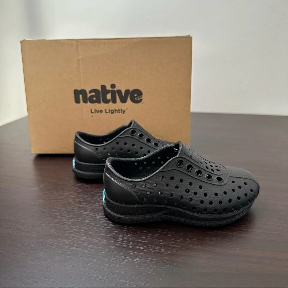Native Robbie Sugarlite Slip-On Shoe Black Size 4 Kids, Waterproof, Outdoor, New